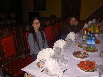 Scheina und Wulokh am Abendessen